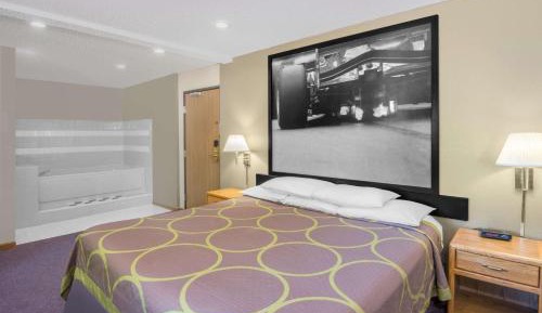 Deluxe King Studio Suite - Non-Smoking