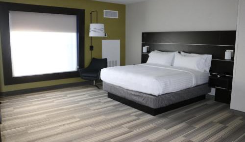 One-Bedroom Suite Pool View