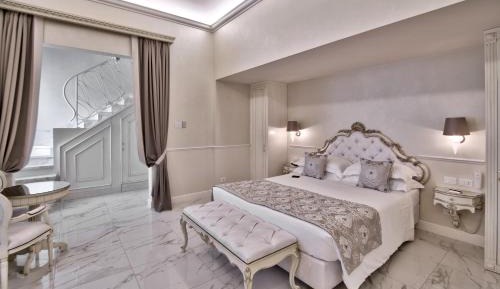 Deluxe Suite with Spa Bath and Sauna with Spa Access