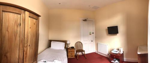 Single Room with Private Bathroom