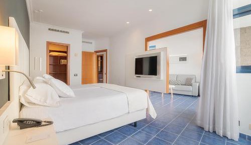 Junior Suite with front Sea View (1 Adult + 1 Child)