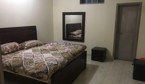 Apartment with Mountain View