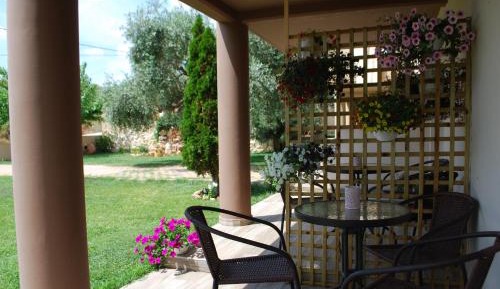 Apartment with Garden View