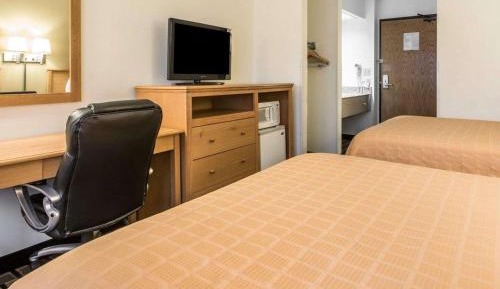 Standard Queen Room with Two Queen Beds - Non-Smoking