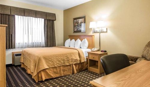 Queen Room with Sofa Bed - Accessible/Non-Smoking