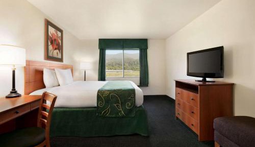 Queen Room - Non-Smoking