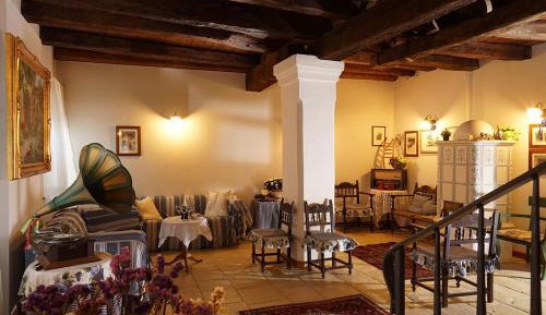 Deluxe Room (2 Adults + 1 Child)