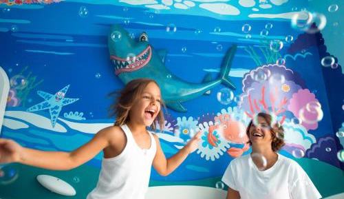 Family Room (2 Adults + 2 Children)