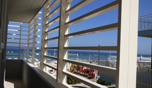 Double Room with Balcony and Lateral Sea View