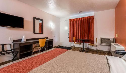 King Room - Disability Access - Non-Smoking