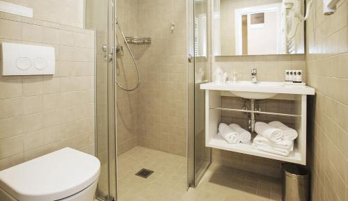 Two Connecting Double Rooms with Sea View