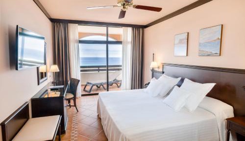 Deluxe Double Room (2 Adults + 1 Child)