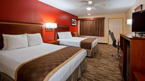 Queen Room with Two Queen Beds - Non-Smoking