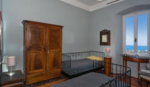 Standard Twin Room with Sea View and Private External Bathroom