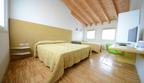 Family Room with Garden View