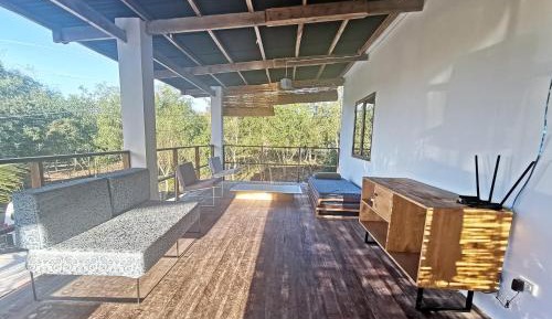 Apartment with Balcony (Free One-way Airport Departure Transfer)