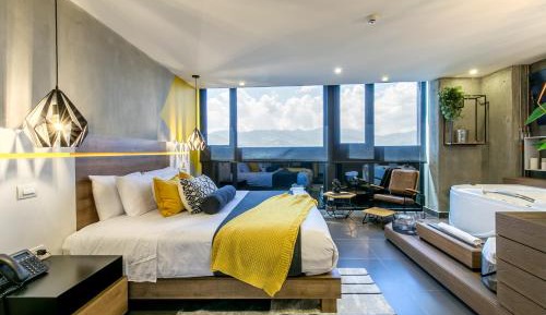 Suite Double Room with Spa Bath - High Floor 
