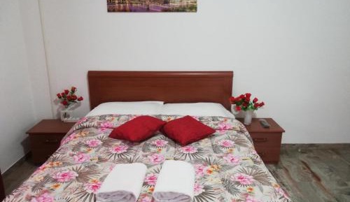 Standard Double Room with Shared Bathroom