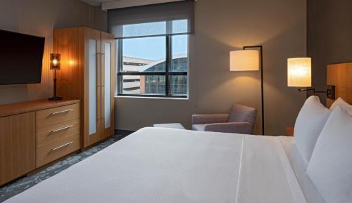 King Room with Roll-In Shower - Disability Access