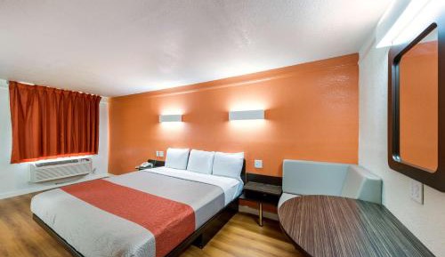 King Room - Non-Smoking