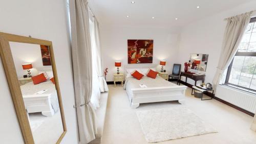 Superior Double Room with Private Bathroom