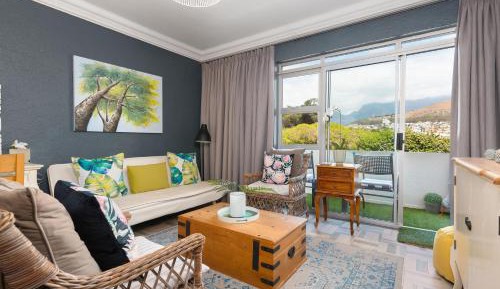 Apartment with Mountain View