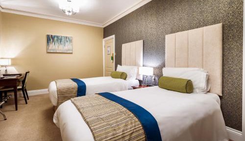 Standard Double Room with Two Single Beds - Non-Smoking
