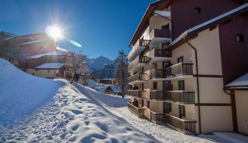 Apartment with Mountain View