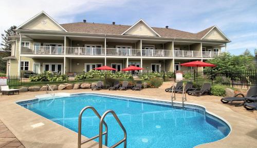 Apartment with Mountain View