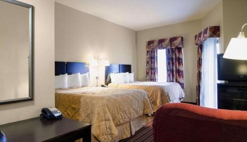 Queen Suite with 2 Queen Beds - Non-Smoking