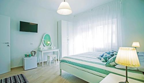 Deluxe Room (2 Adults + 1 Child)