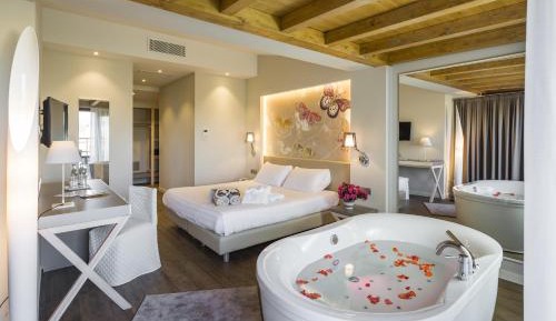 Deluxe Panorama Double Room with Spa Bath 