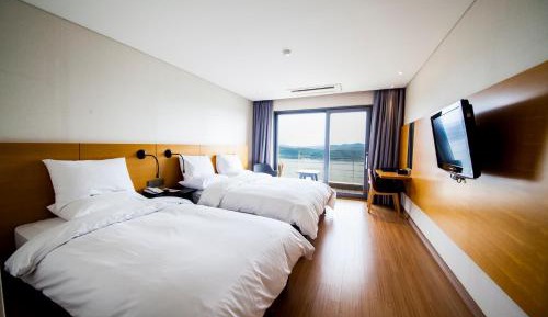 Executive Deluxe with Lake View