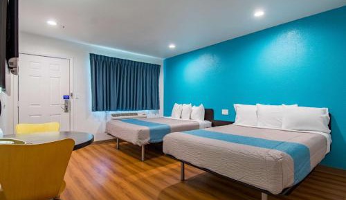 Deluxe Queen Room with Two Queen Beds - Non-Smoking