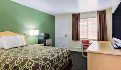 Queen Room - Non-Smoking