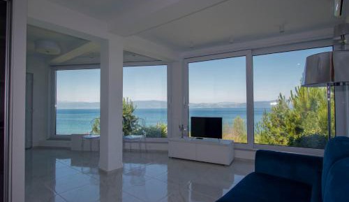 Apartment with Lake View