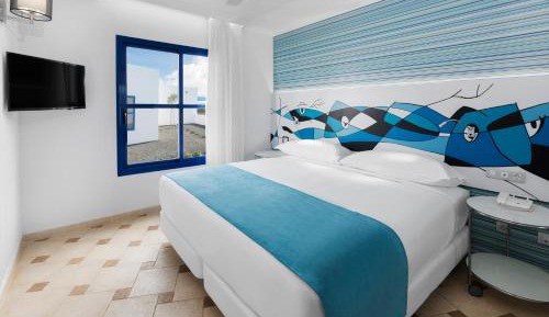 Family Junior Suite (2 Adults + 2 Children)