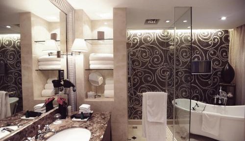 Opera Wing Prestige Suite with King Bed and Lounge Benefits