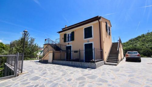 Apartment with Terrace and Garden