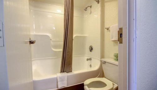 Queen Room - Disability Access - Roll in Shower