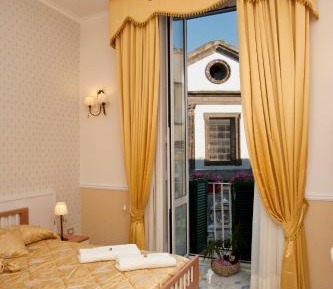 Triple Room with City View