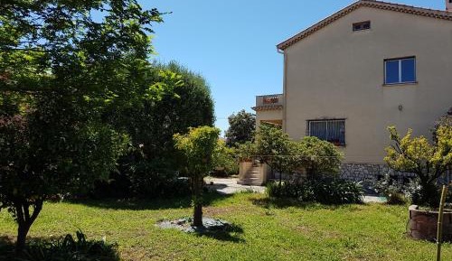 Queen Room with Shared Bathroom