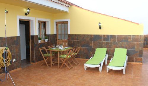 Apartment with Mountain View