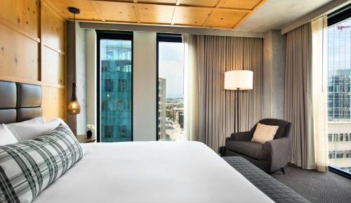 Premium King Room with Mountain View