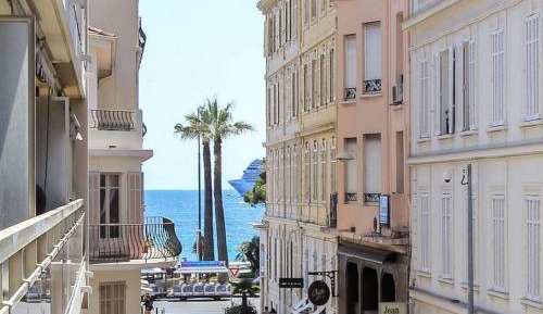 Studio Apartment with Sea View