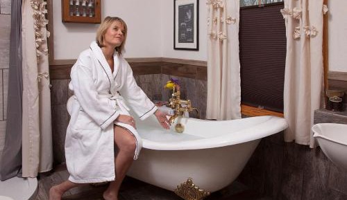 Deluxe King Suite