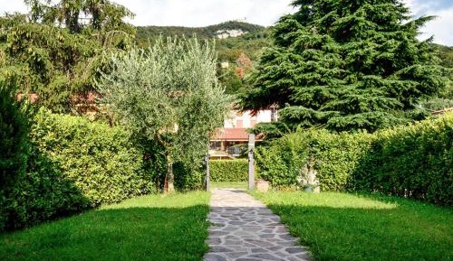 Apartment with Lake View