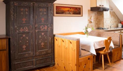 One-Bedroom Apartment R