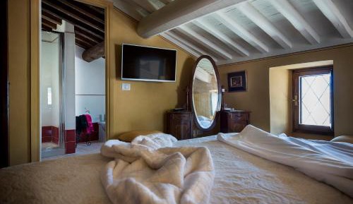 Three-Bedroom Apartment (medieval castle)