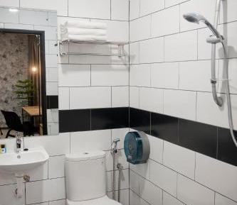 Standard Queen Room